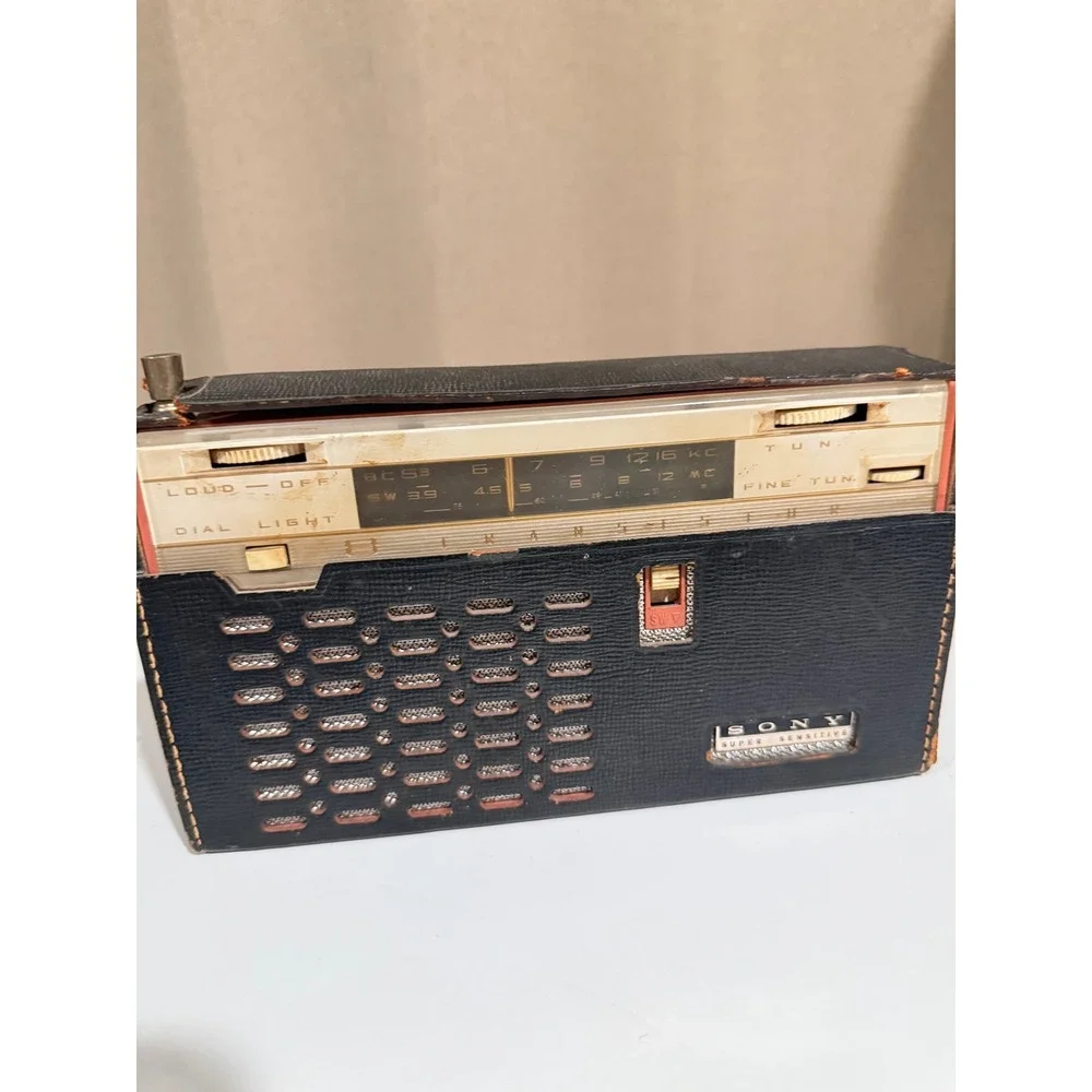 Vintage Sony Super Sensitive TR-812 Transistor Radio BC SW Black Case Japan
